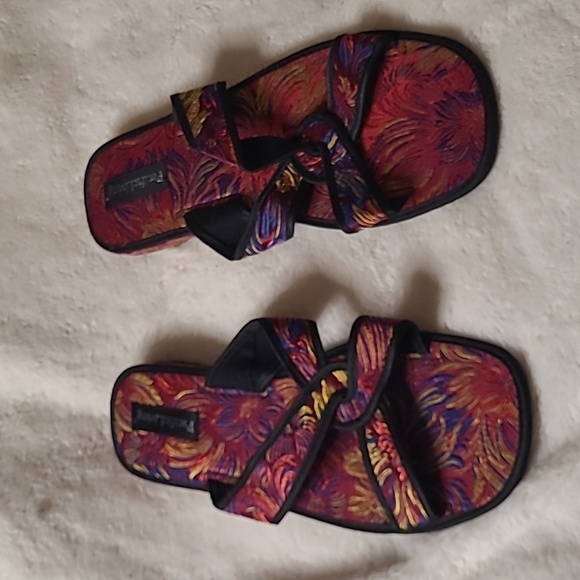 3/$15🚨WAS $45 PACIFIC LIVING Slides size 11 - Picture 2 of 10